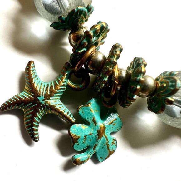 Green crystal starfish clover charm beaded stretchy bracelet - Picture 7 of 10